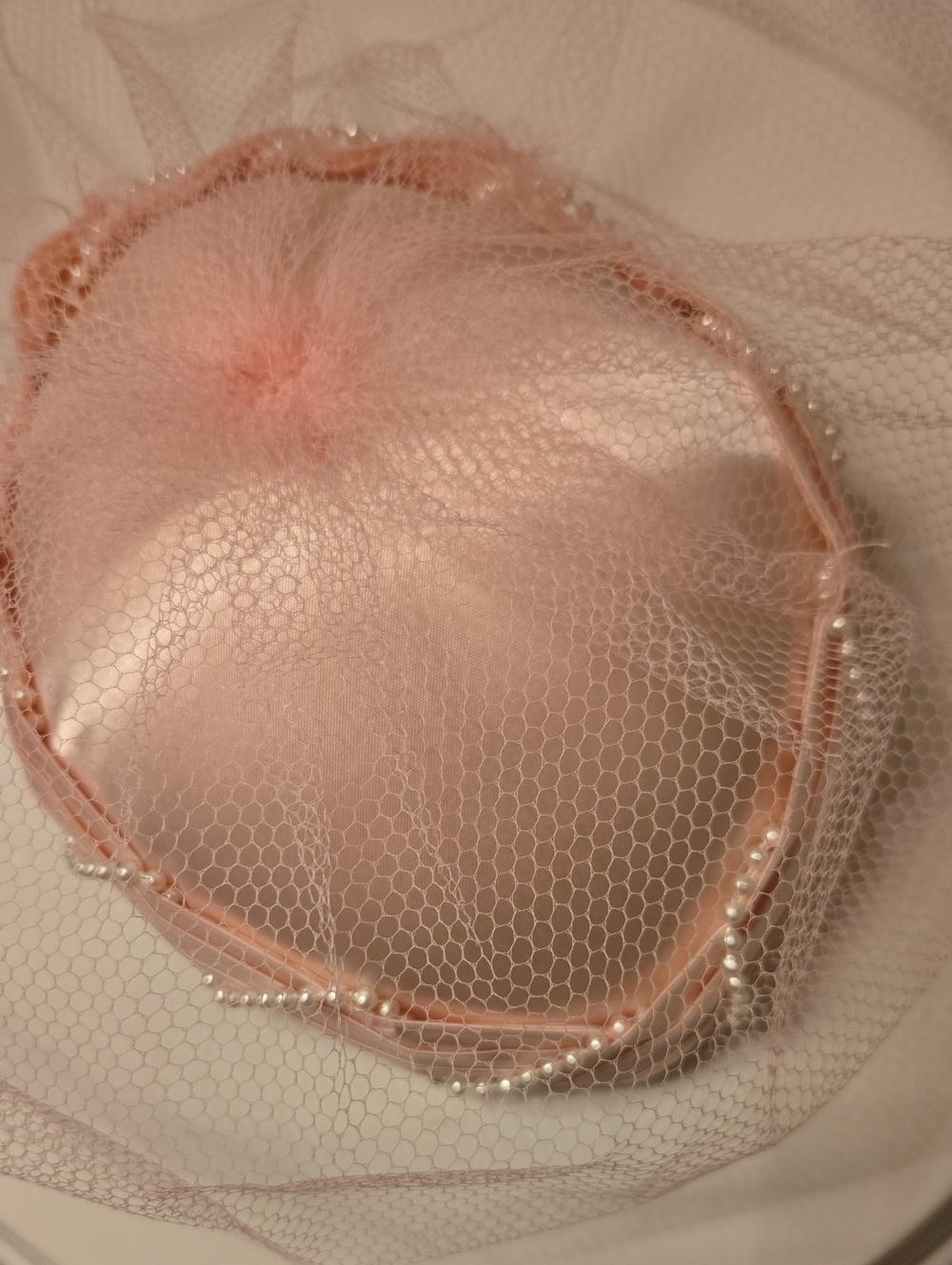 Vintage Lux 1950's Formal Pillbox Satin Hat Pearl Detail - Picture 11 of 15